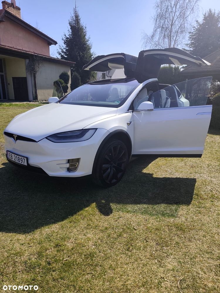 Tesla Model X - 1