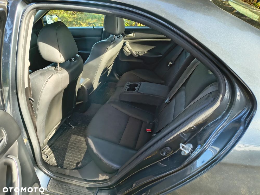 Honda Accord 2.0 Executive - 12
