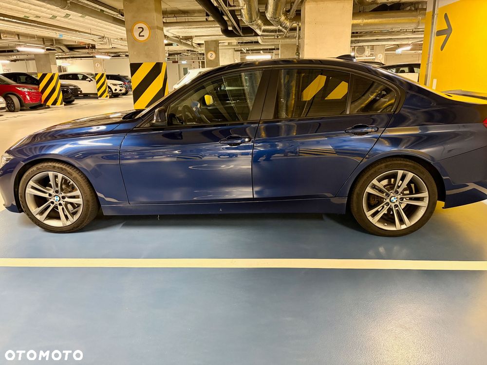 BMW Seria 3 320i xDrive - 4