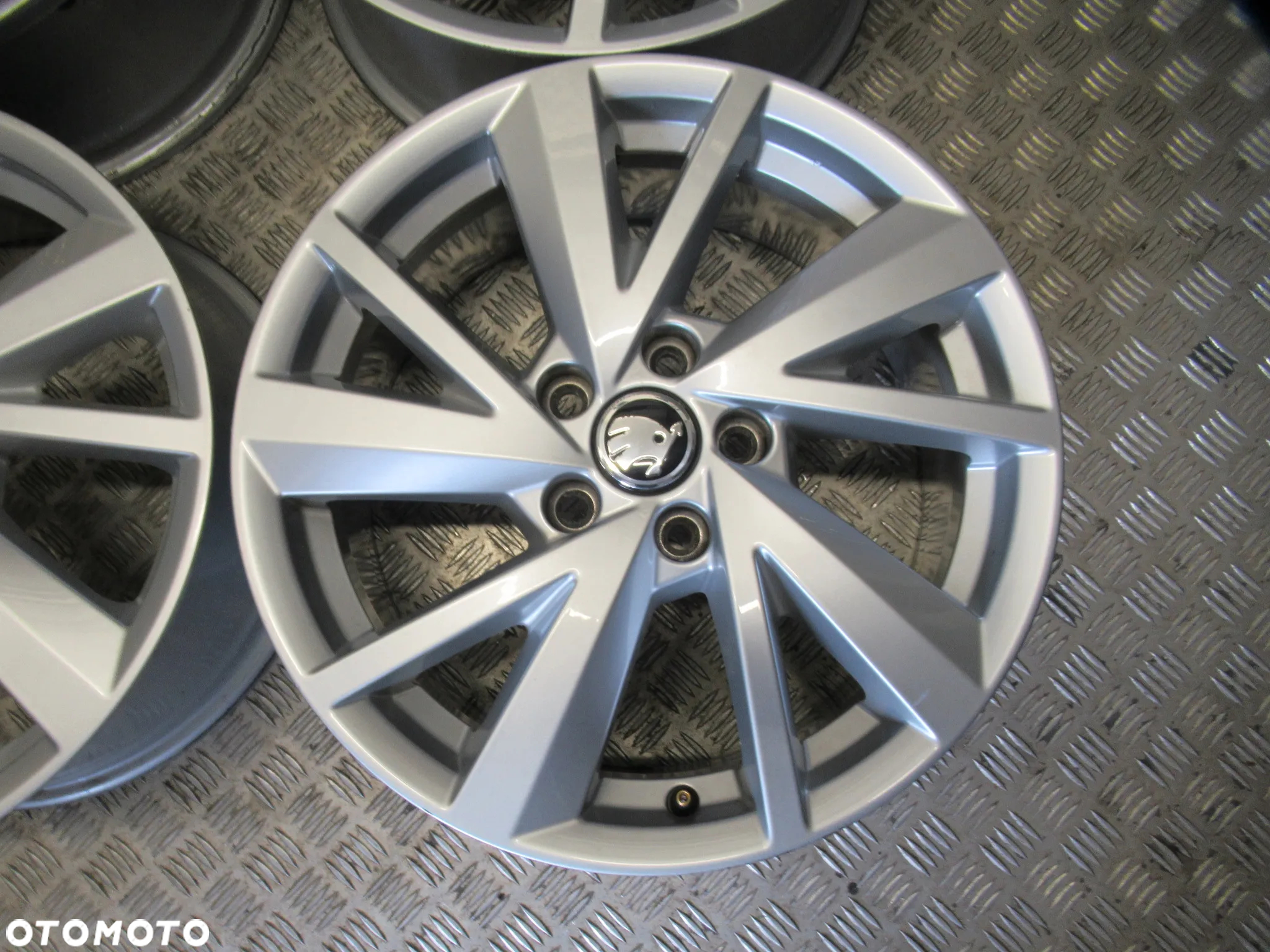 Felgi Skoda Karoq Kodiaq Octavia Superb Yeti 7Jx17 et45 5x112 - 5