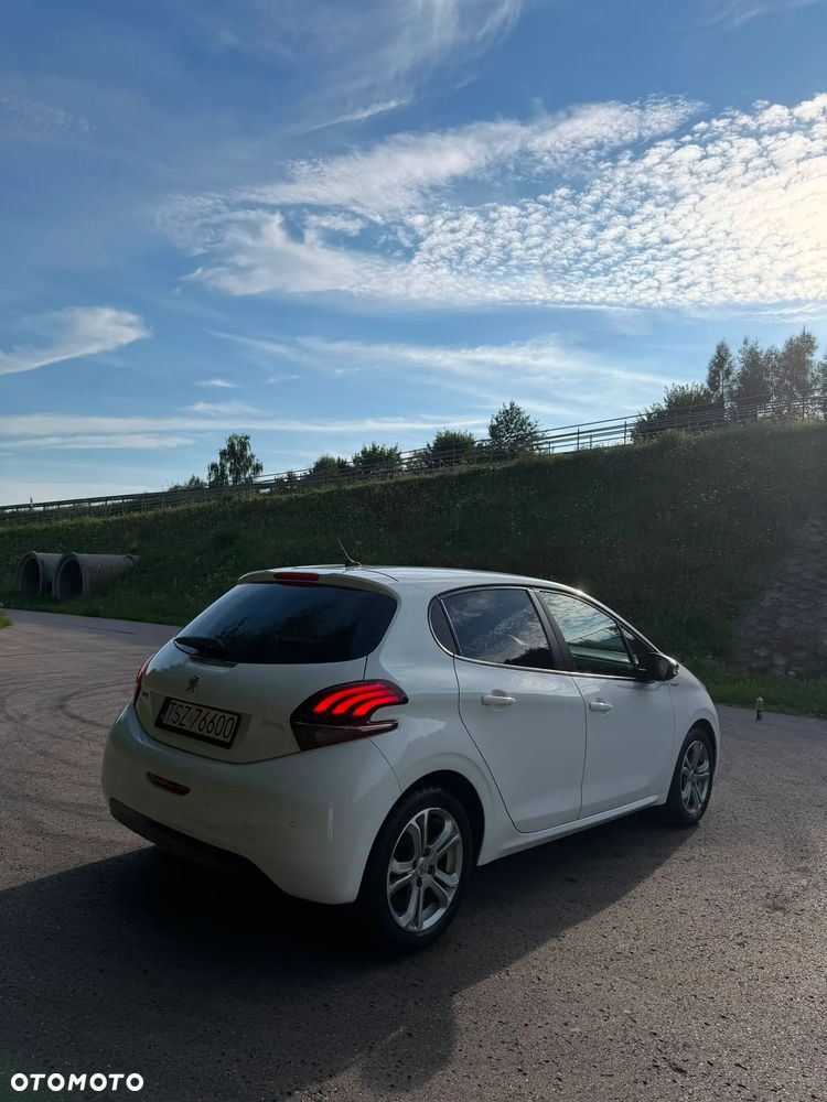 Peugeot 208 1.2 PureTech GPF Signature S&S - 5