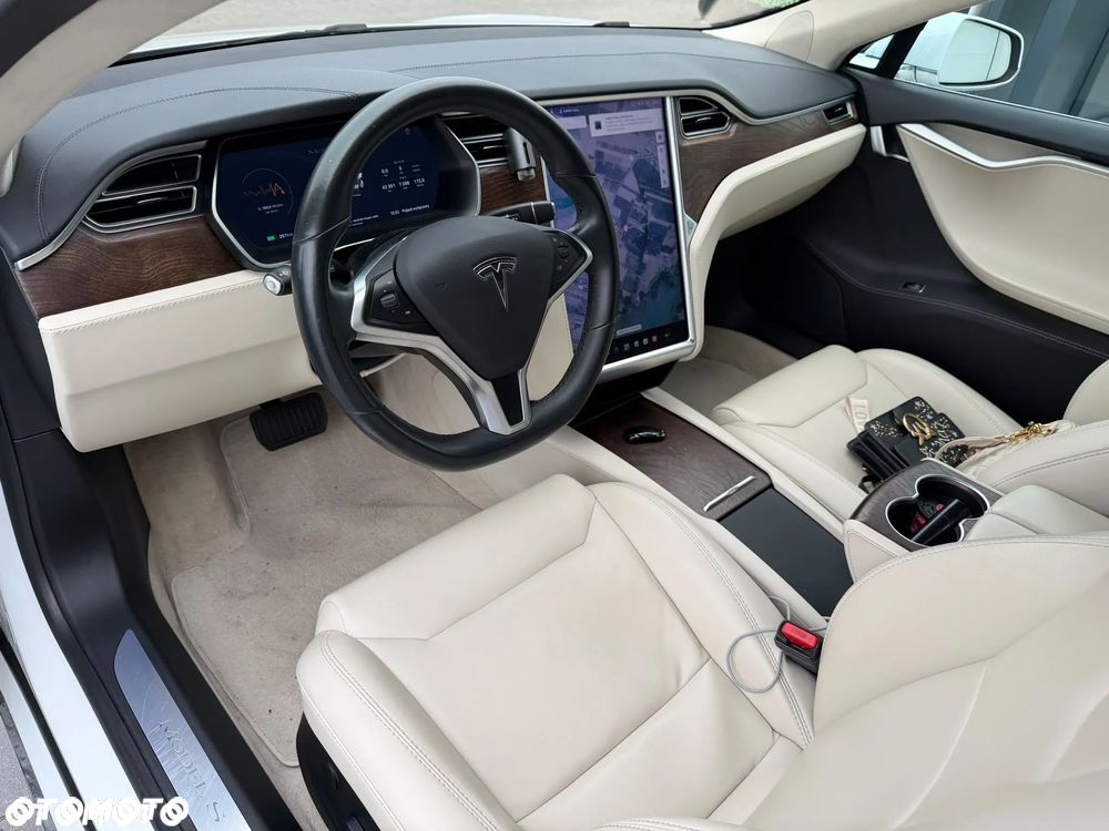 Tesla Model S - 25