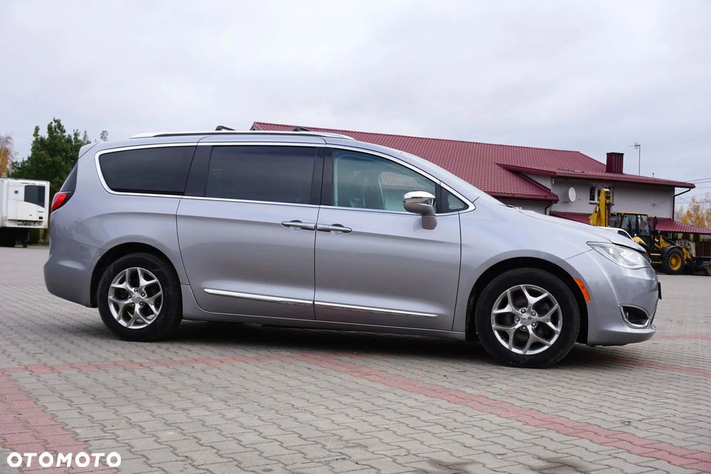 Chrysler Pacifica - 5
