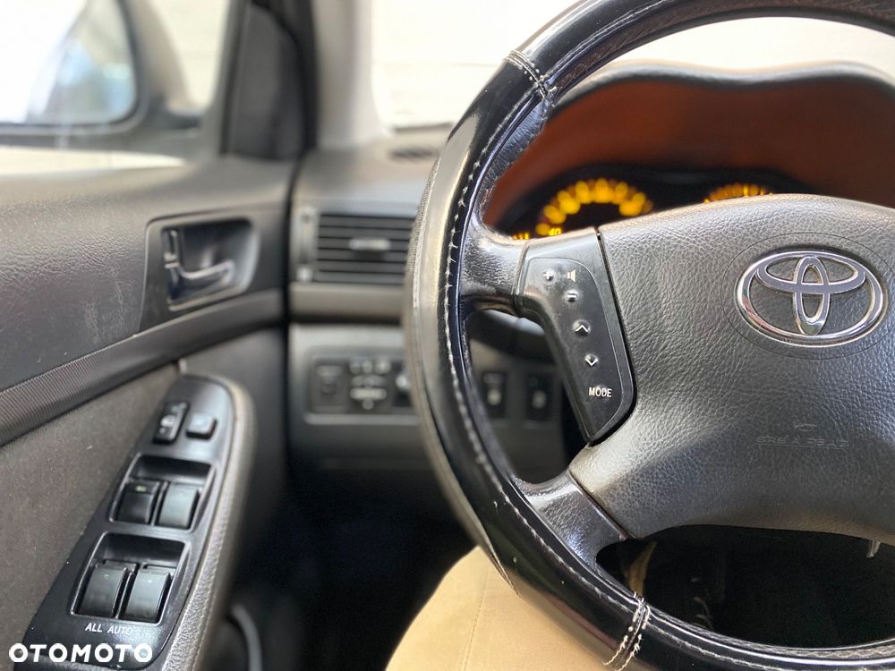 Toyota Avensis 2.0 D-4D Sol - 17
