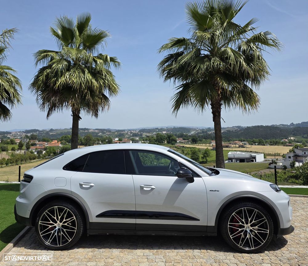 Porsche Macan Electric 4S - 15