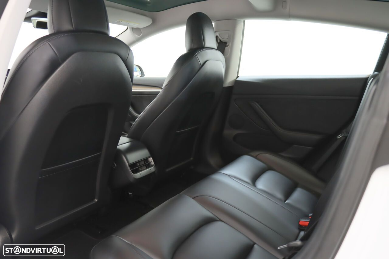 Tesla Model 3 - 8