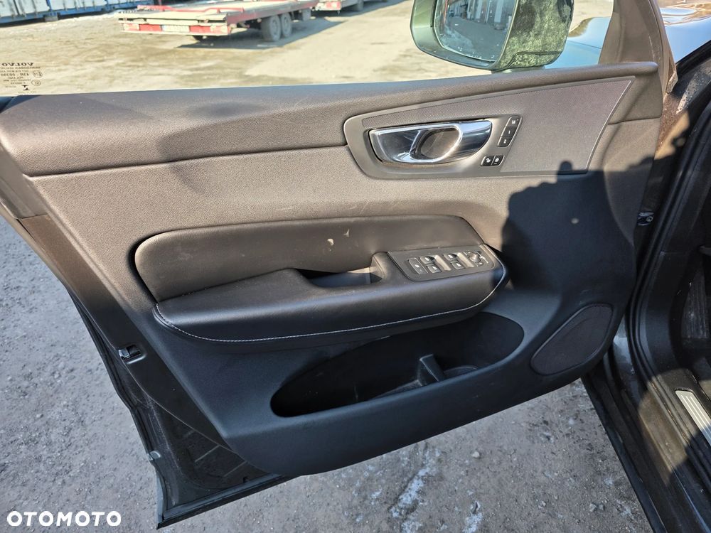 Volvo XC 60 B5 D AWD Geartronic Inscription - 35