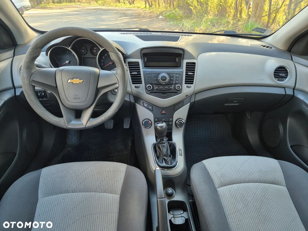Chevrolet Cruze 1.6 LS - 6