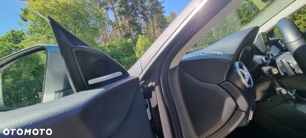 Mercedes-Benz CLA 250 4Matic 7G-DCT UrbanStyle Edition - 35