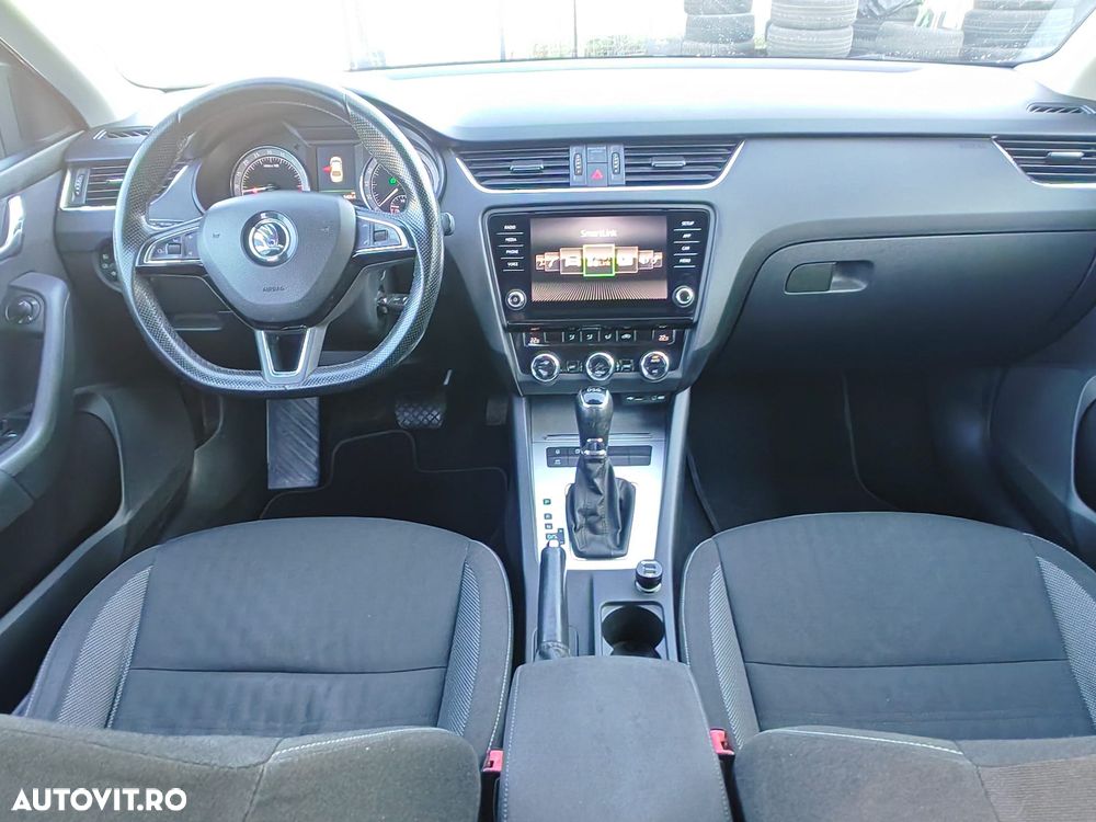 Skoda Octavia 1.6 TDI DSG Style - 6