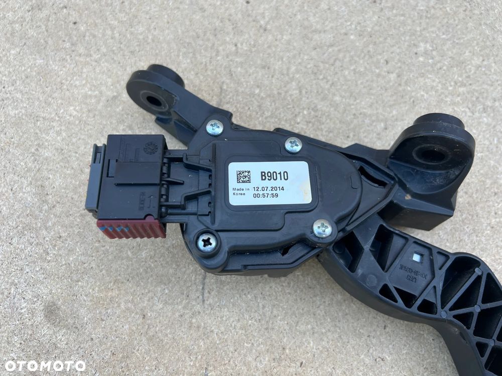 POTENCJOMETR PEDAŁ GAZU HYUNDAI I20 B9010 - 2