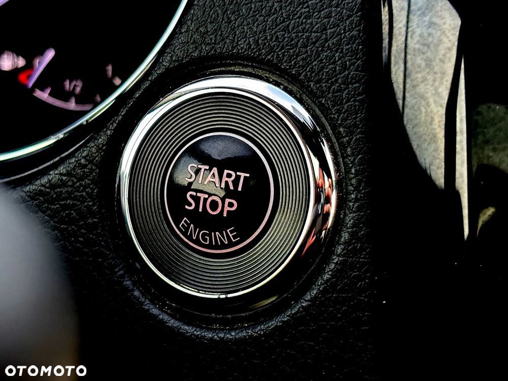 Nissan Qashqai 1.6 DCi Xtronic TEKNA - 24