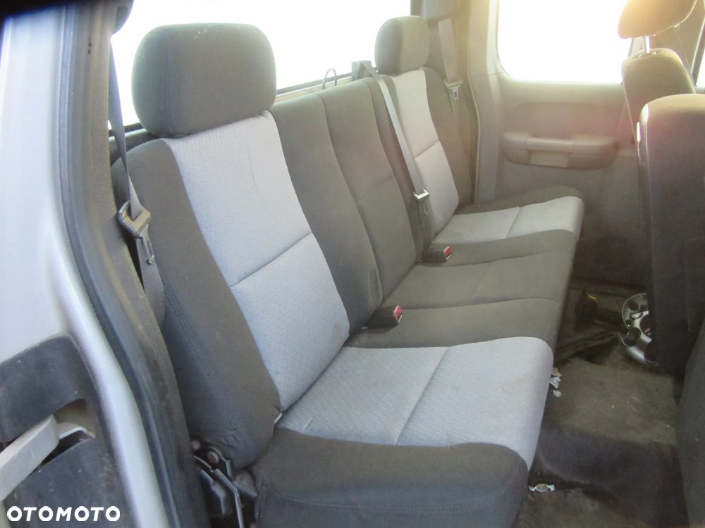 GMC Sierra 2009 r. na części - 11