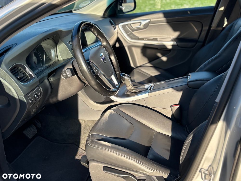 Volvo V60 D4 Geartronic Momentum - 17