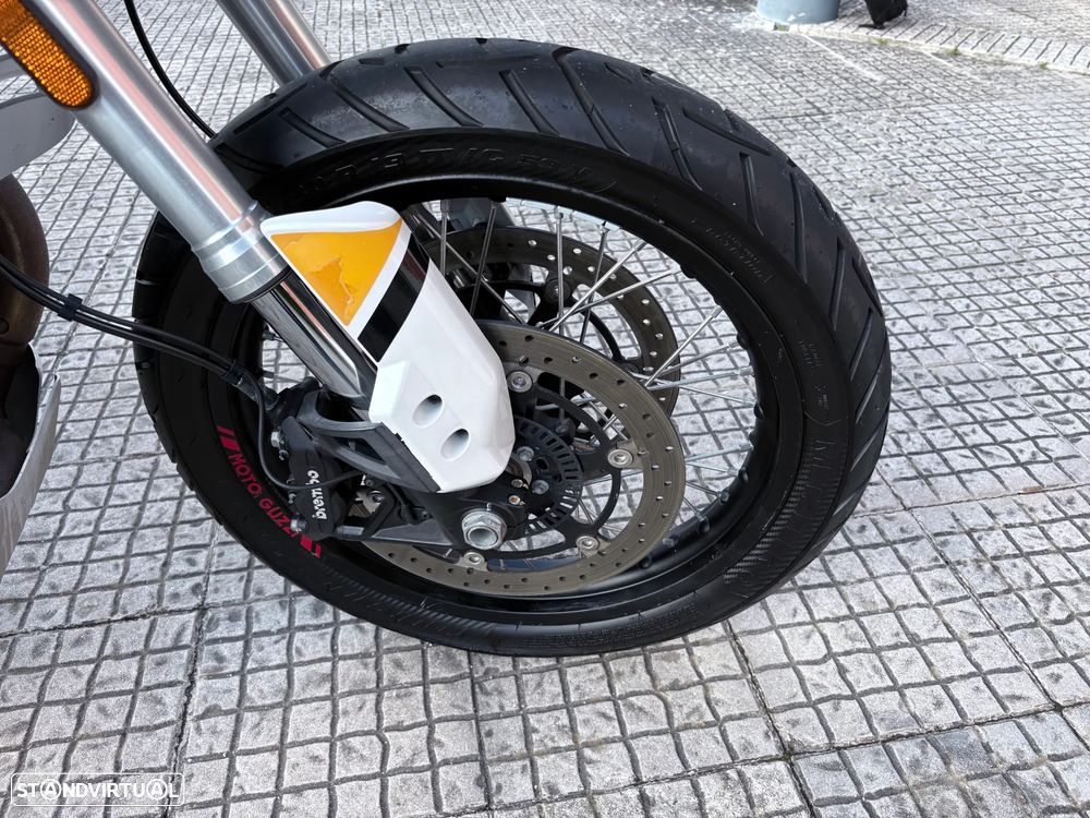 Moto Guzzi V85 TT - 10