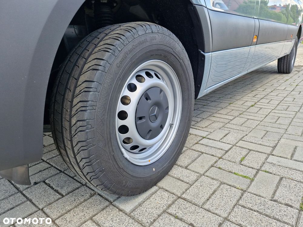 Mercedes-Benz Sprinter - 9