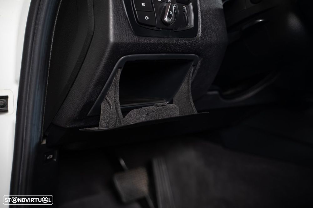 BMW 320 d Auto Line Sport - 21