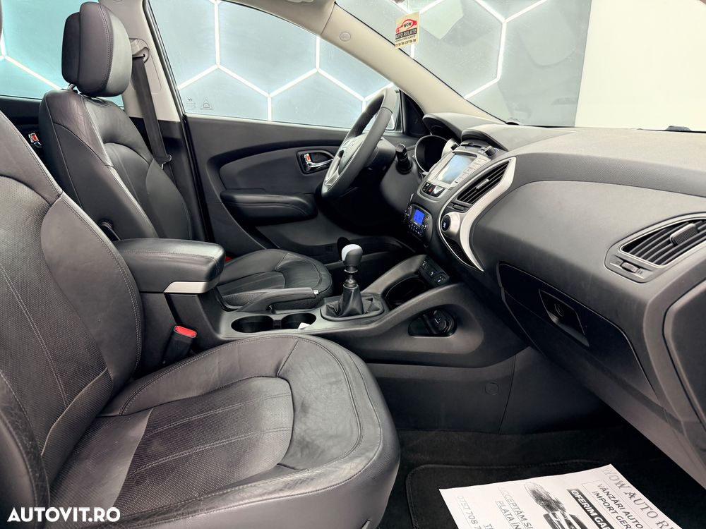 Hyundai ix35 2.0 CRDI 4WD Fifa World Cup Gold Edition - 17