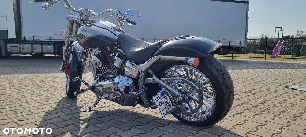 Harley-Davidson Softail Breakout - 1