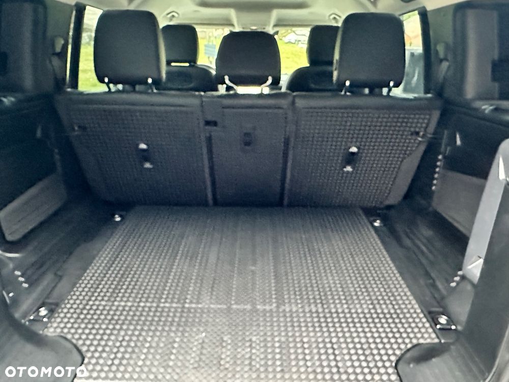 Land Rover Defender 110 D240 S - 37