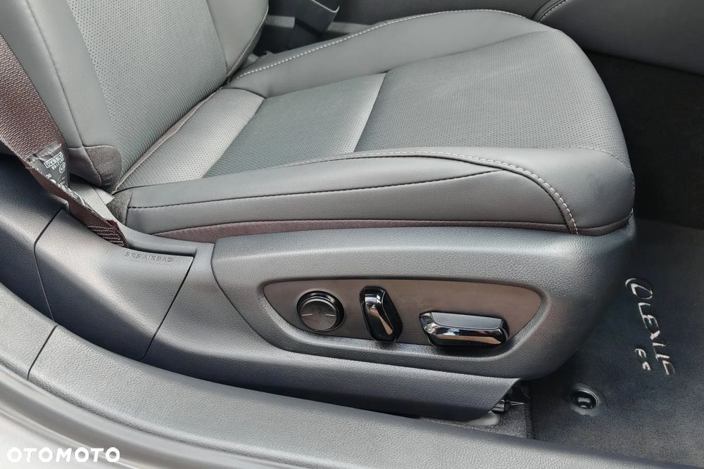 Lexus ES 300h Business Edition - 24