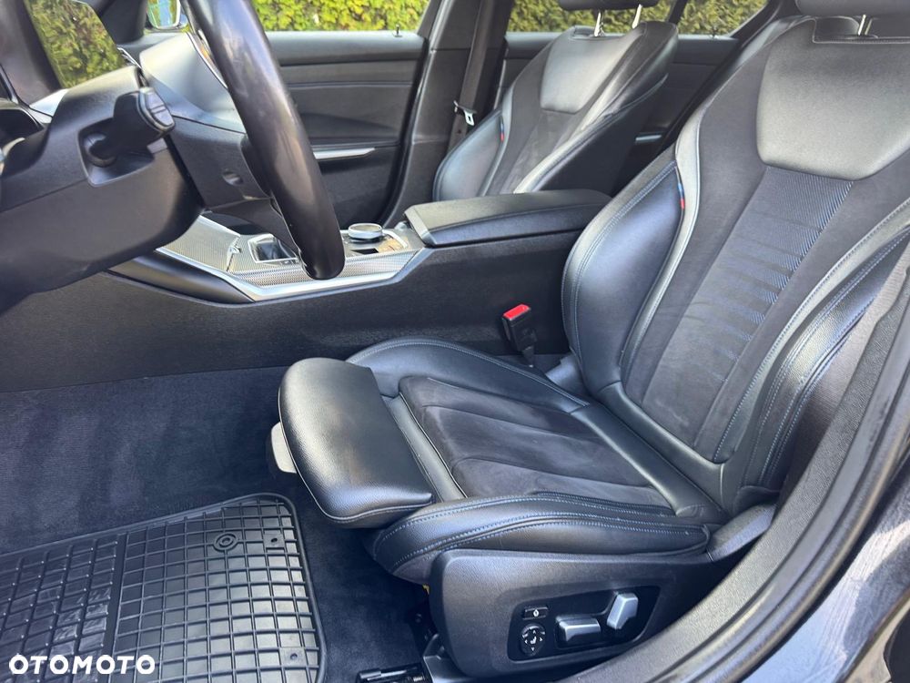 BMW Seria 3 318d Edition M Sport Shadow - 28