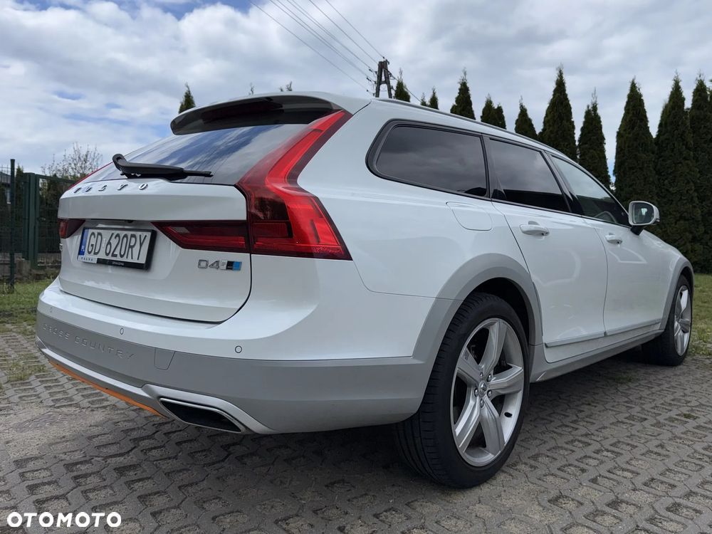 Volvo V90 Cross Country D4 AWD Ocean Race - 11