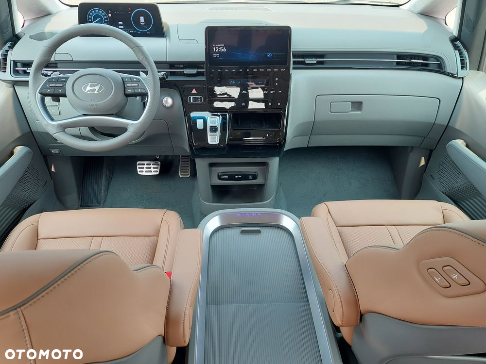 Hyundai Staria 1.6 T-GDI HEV Luxury - 10