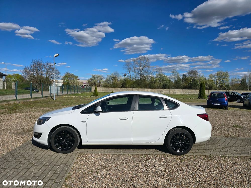 Opel Astra 1.4 T Business EU6 - 10