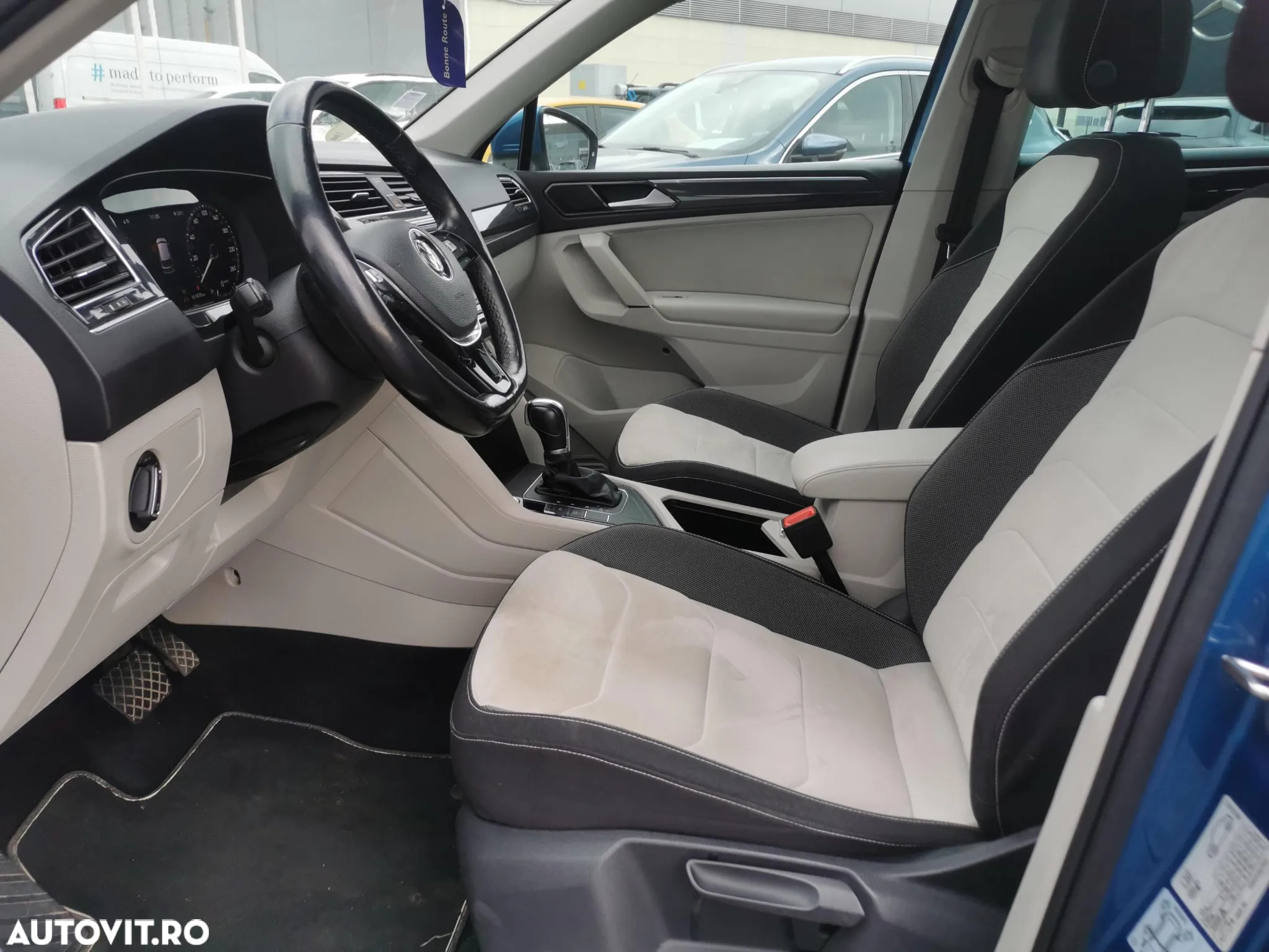 Volkswagen Tiguan - 12
