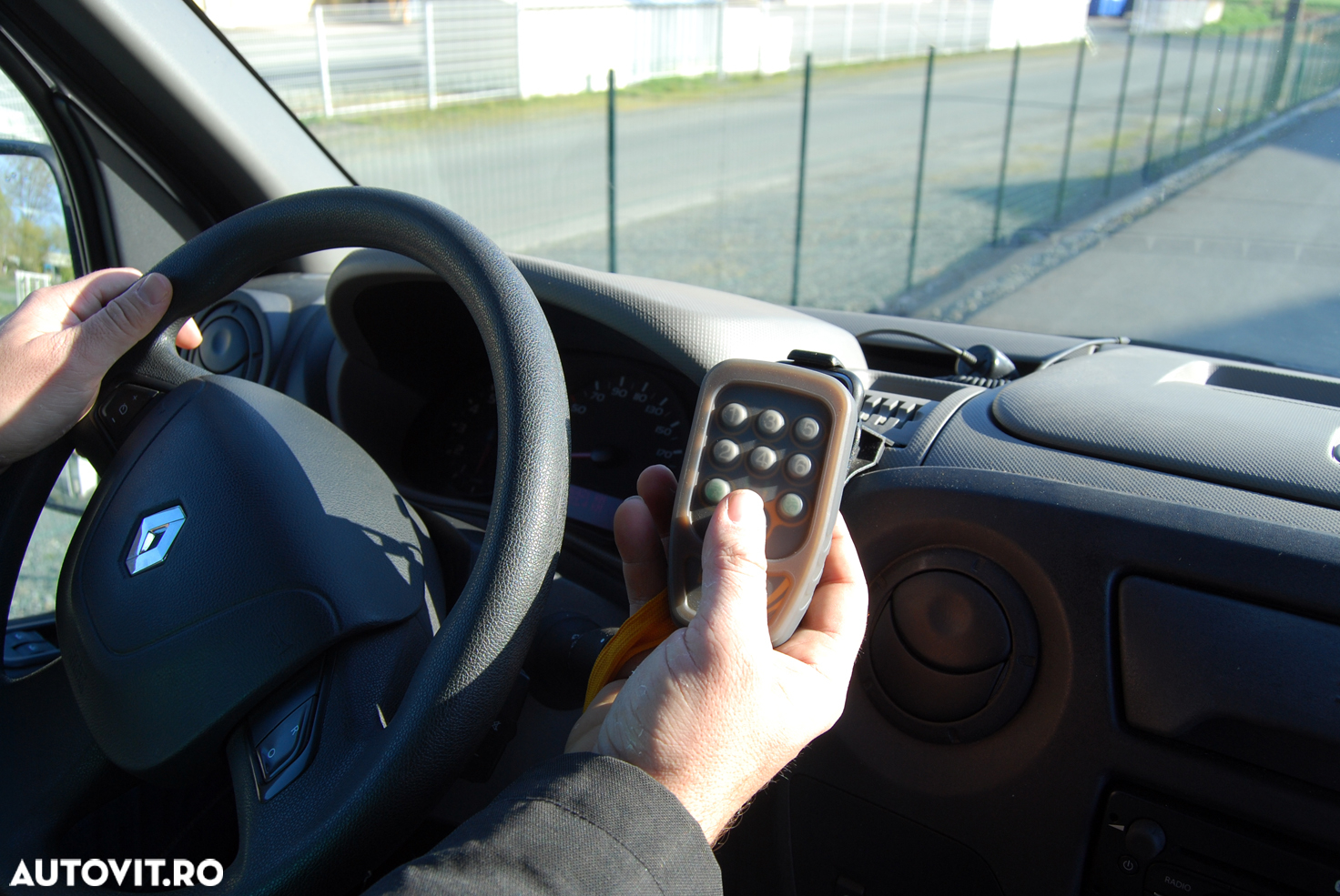 Perie tractata cu motor termic propriu model Traknet - 10
