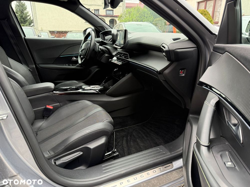 Peugeot 2008 PureTech 130 EAT8 GT Pack - 27