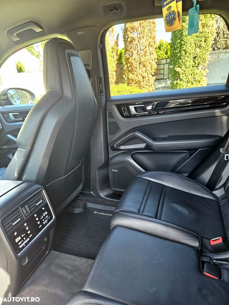 Porsche Cayenne Standard - 18