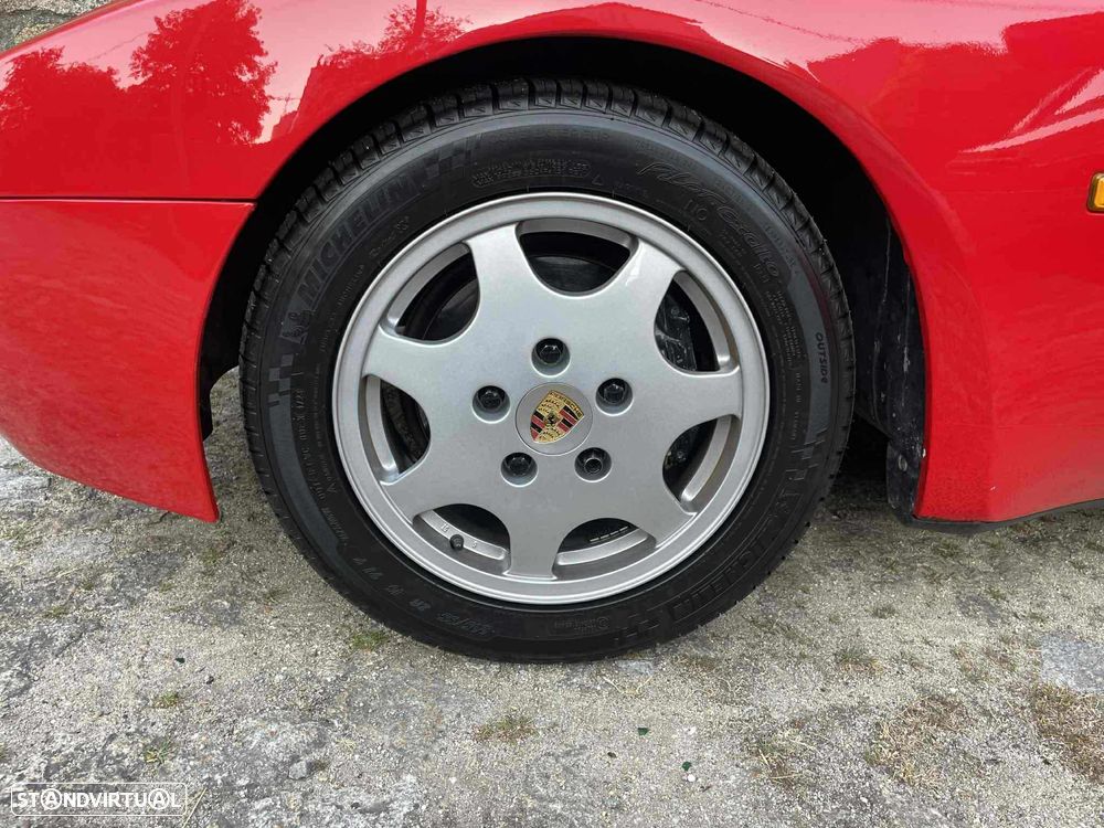 Porsche 944 Turbo - 28