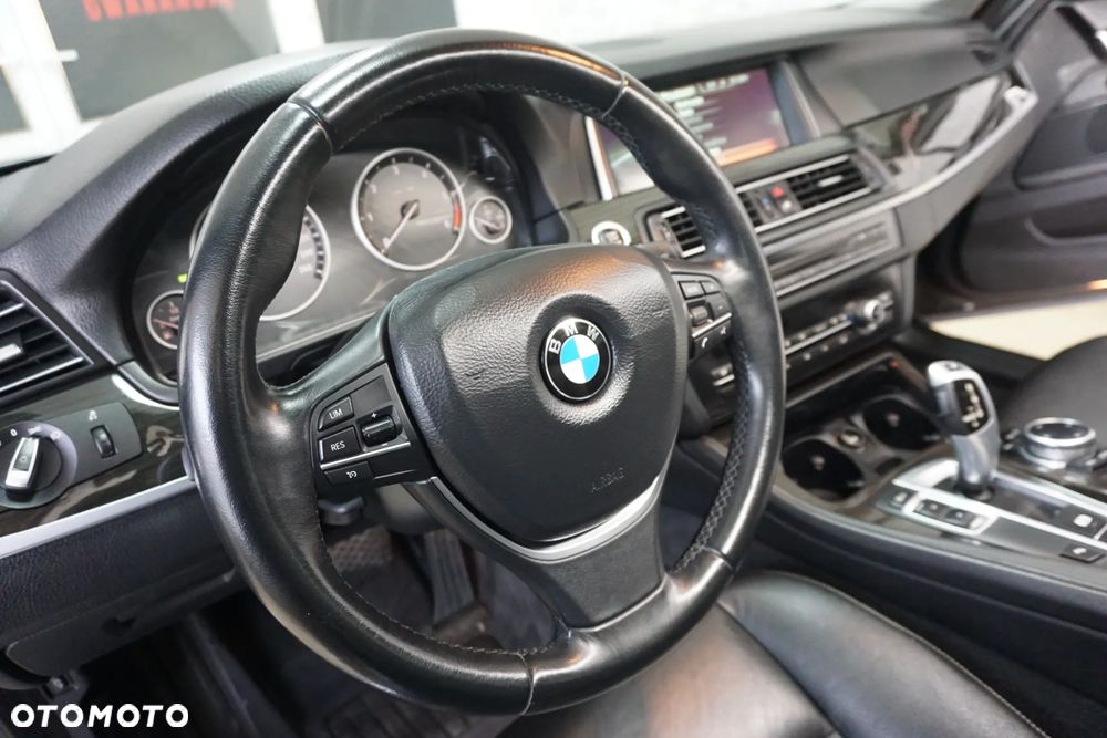 BMW Seria 5 525d Luxury Line - 22