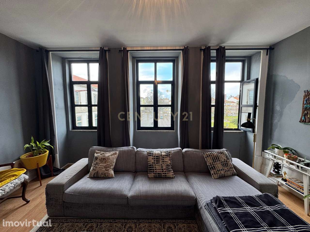 Prédio de Charme na Praça da República – Centro do Porto - Grande imagem: 4/36