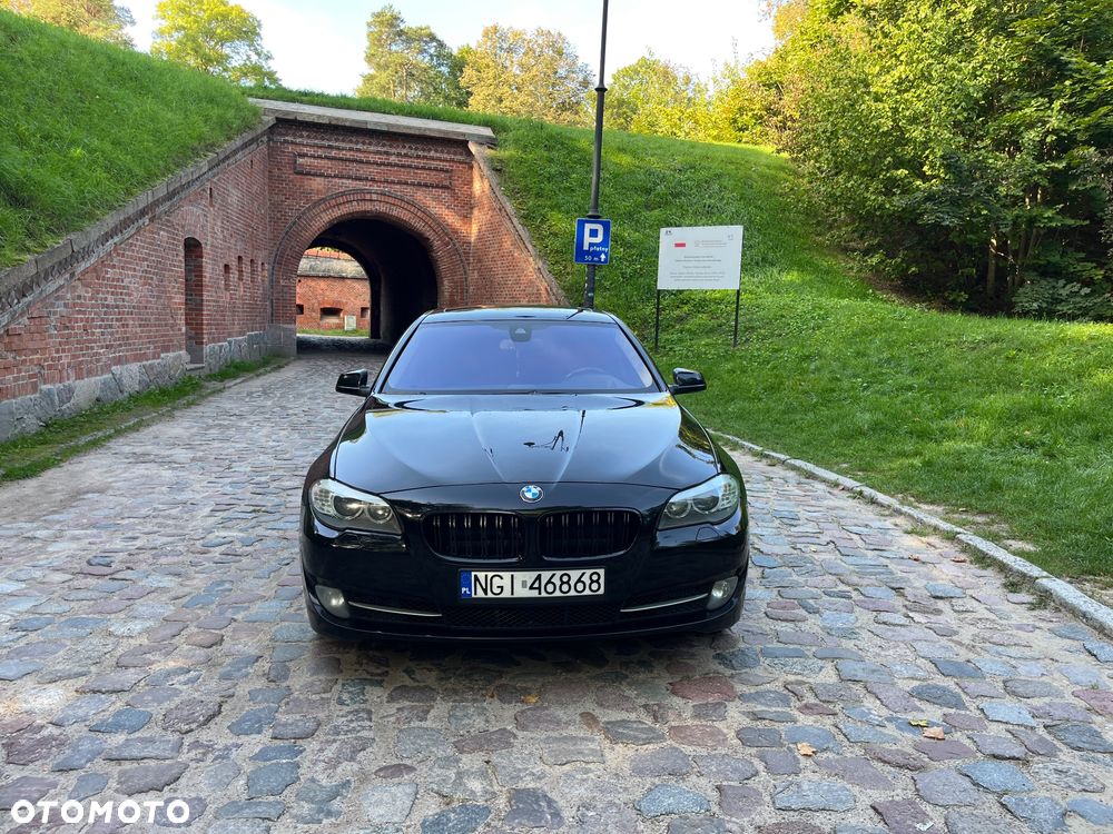 BMW Seria 5 525d xDrive - 2