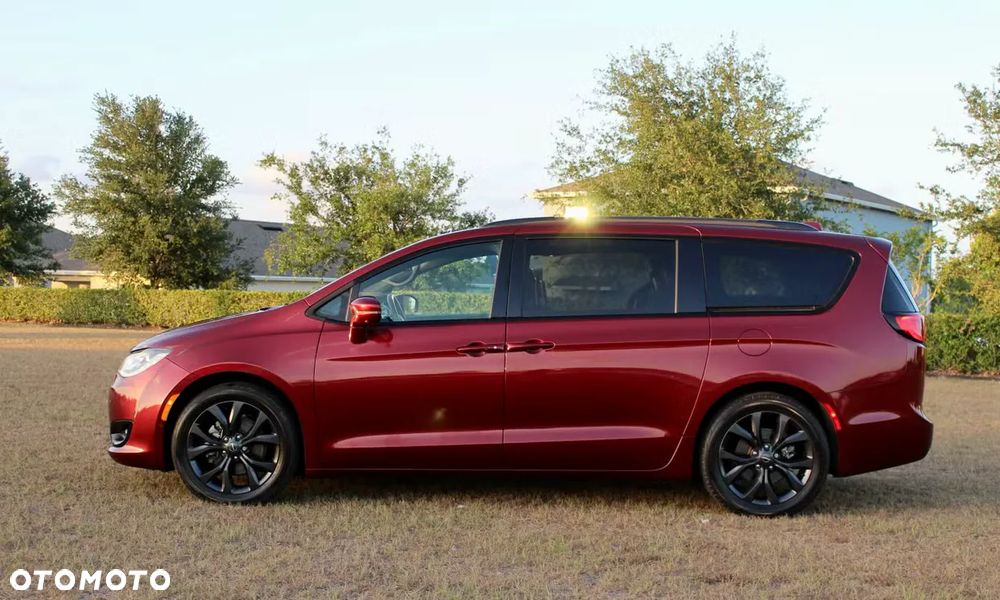 Chrysler Pacifica - 2