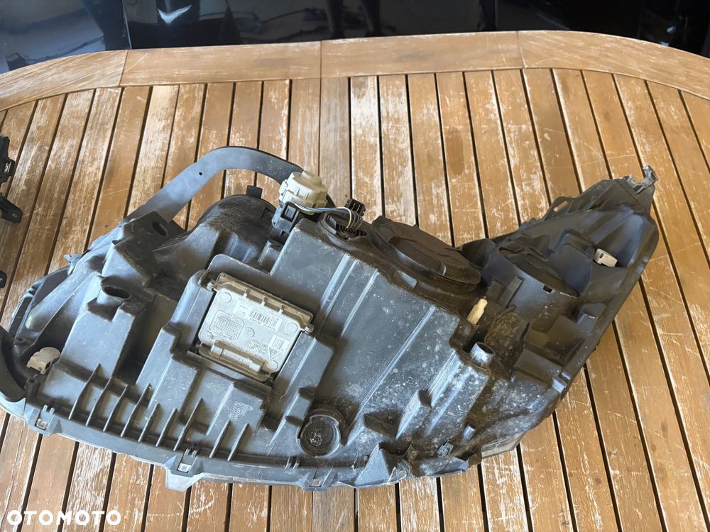 Citroen C5 x7 Lampa prawa przód przednia xenon 9674869880 - 7