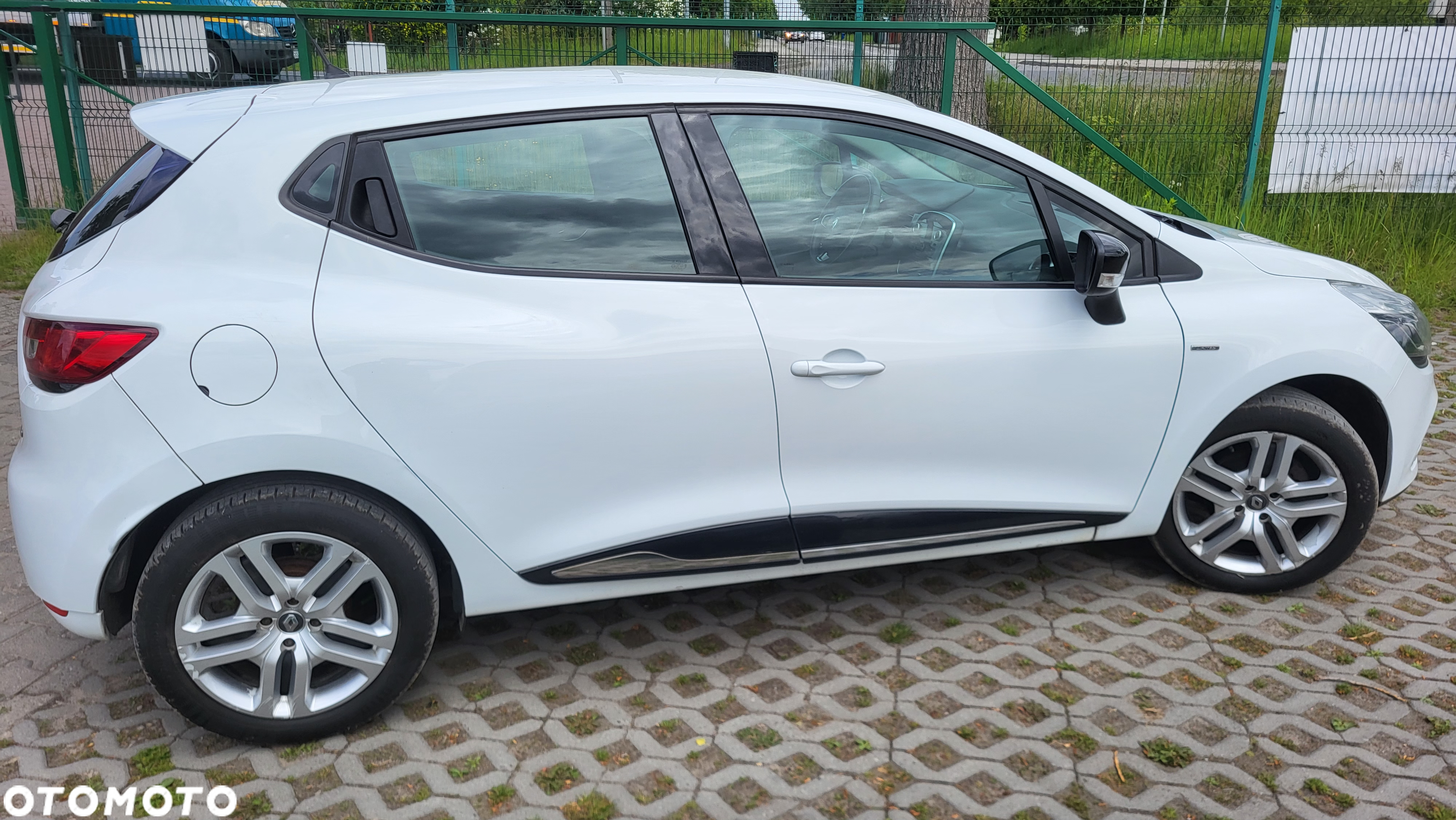 Renault Clio 1.2 16V 75 Limited - 18