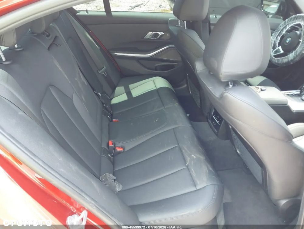 BMW Seria 3 330i xDrive M Sport - 10