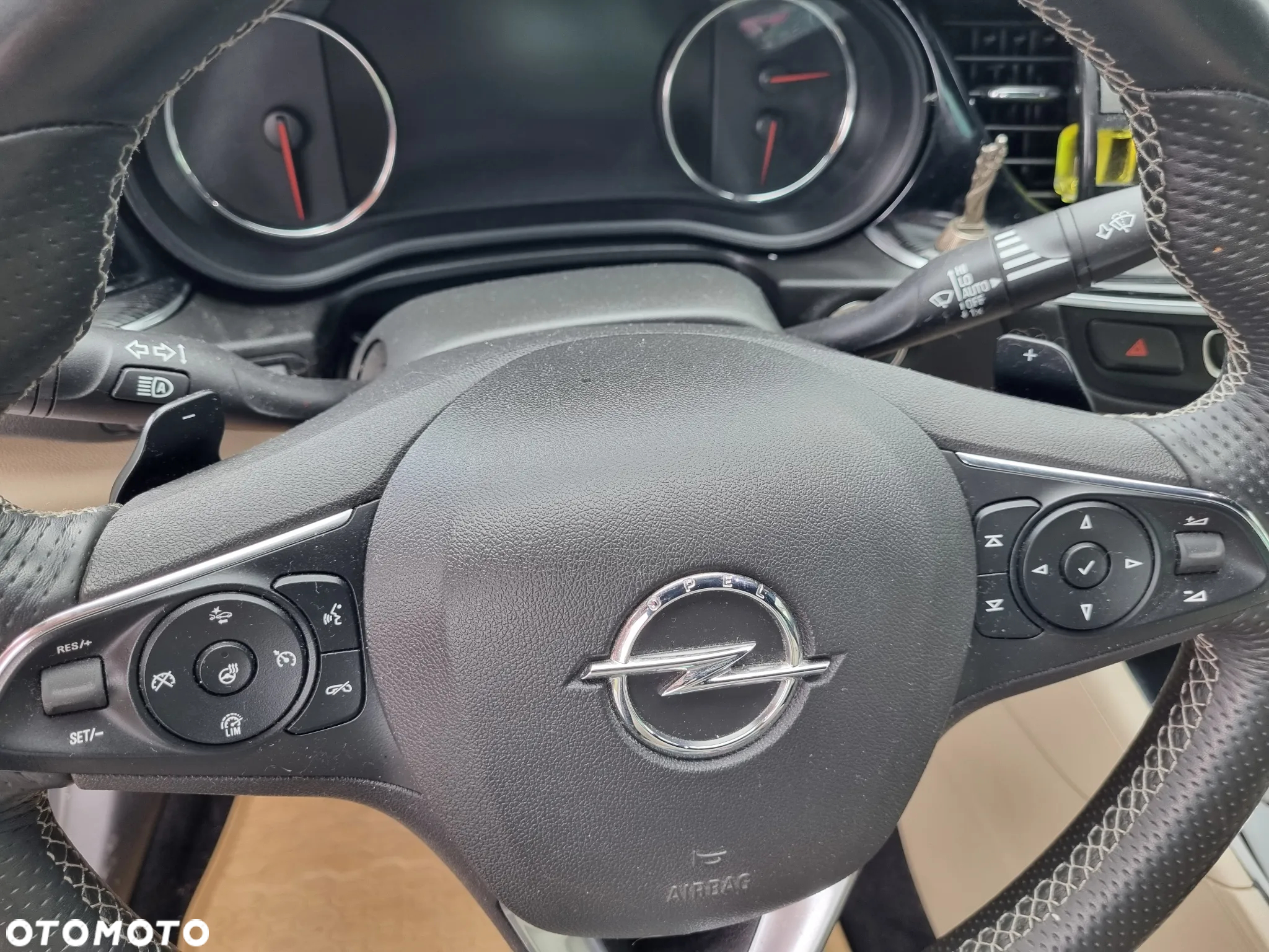 Opel Insignia - 25