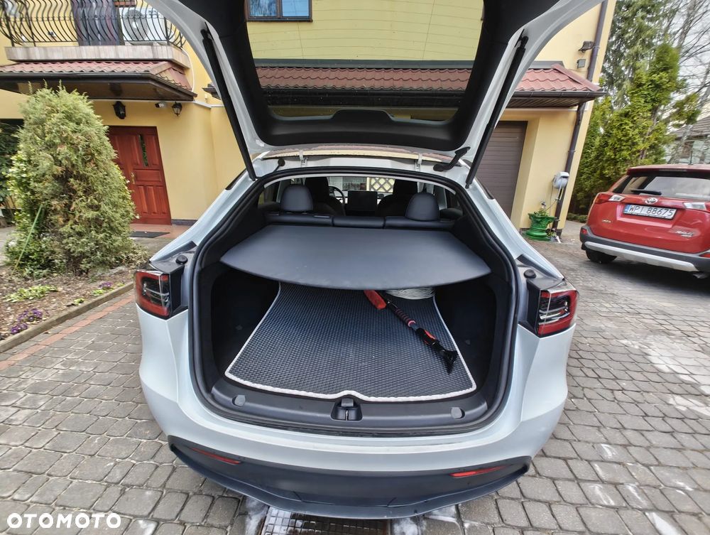 Tesla Y Performance AWD - 6