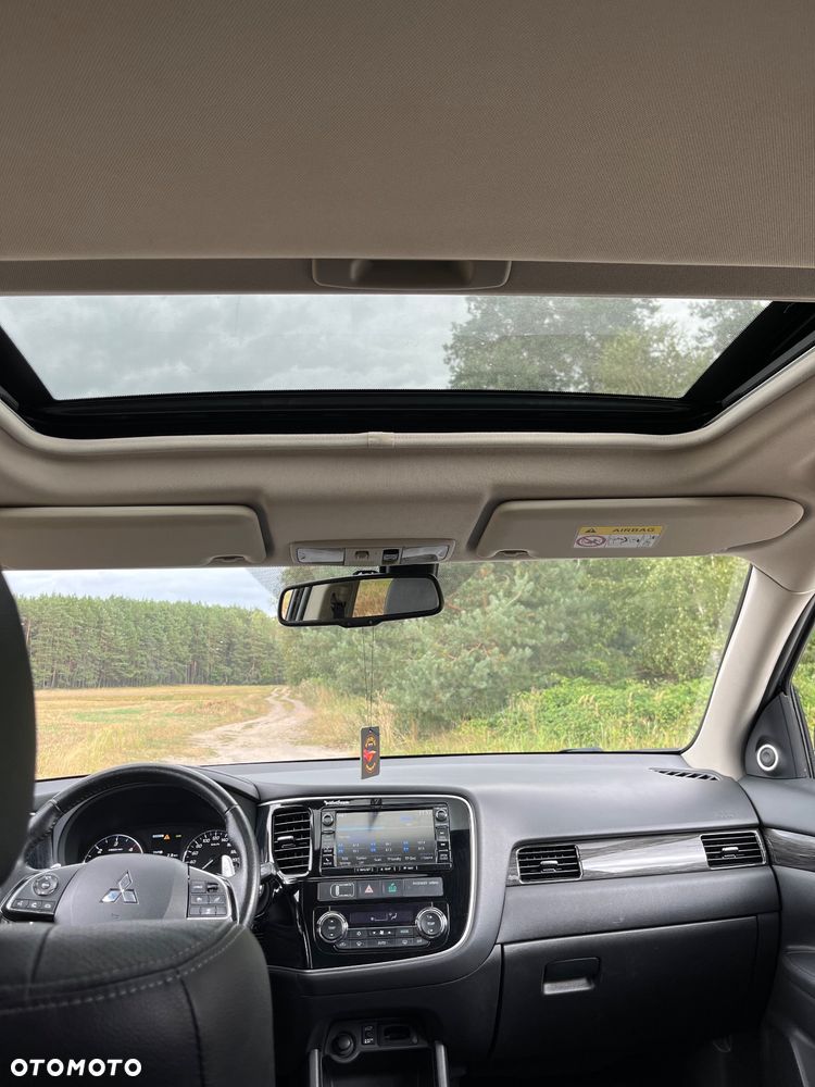 Mitsubishi Outlander 2.2 DI-D 4WD Automatik Diamant Edition - 24