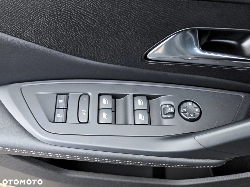 Peugeot 308 1.5 BlueHDi Allure S&S EAT8 - 17