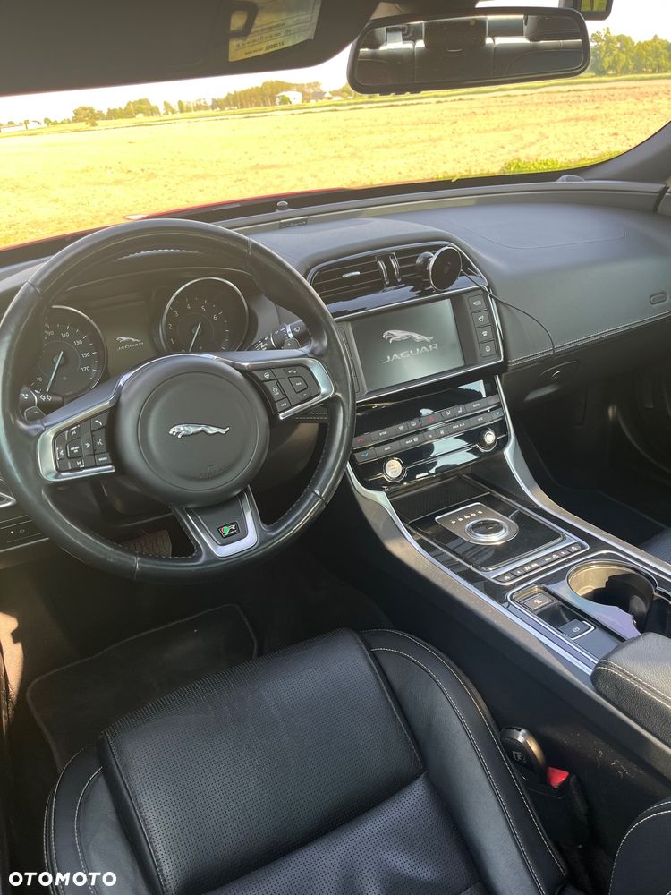 Jaguar XE - 6