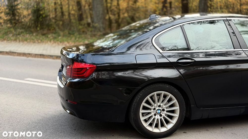 BMW Seria 5 530d xDrive - 7