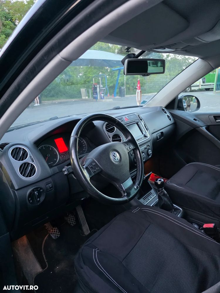 Volkswagen Tiguan - 9