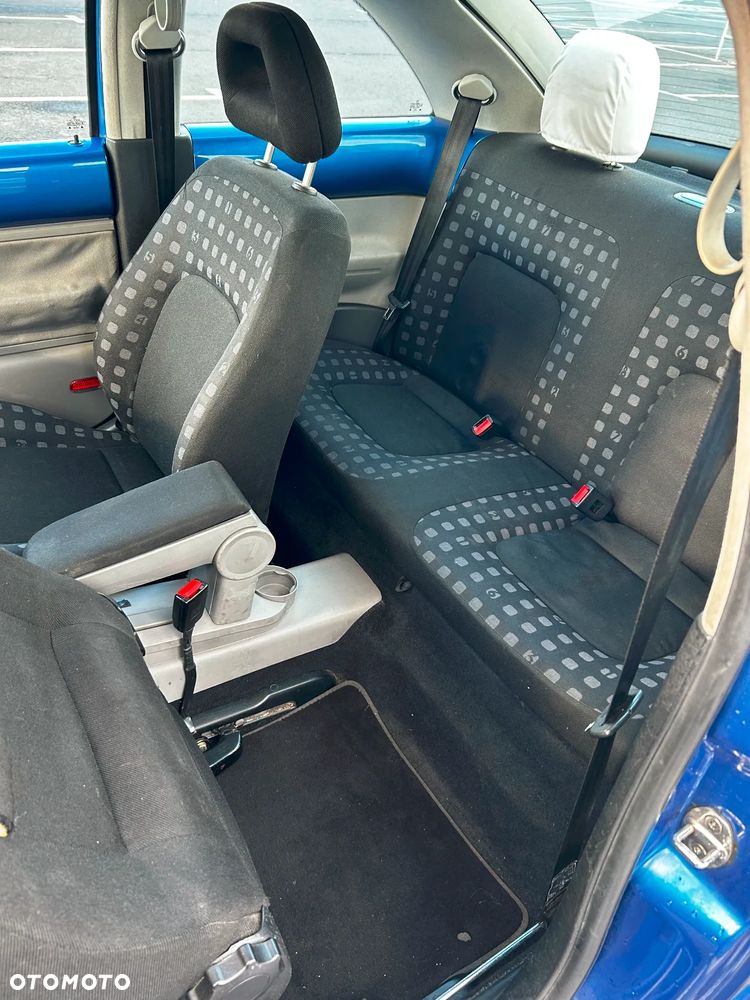 Volkswagen New Beetle - 12