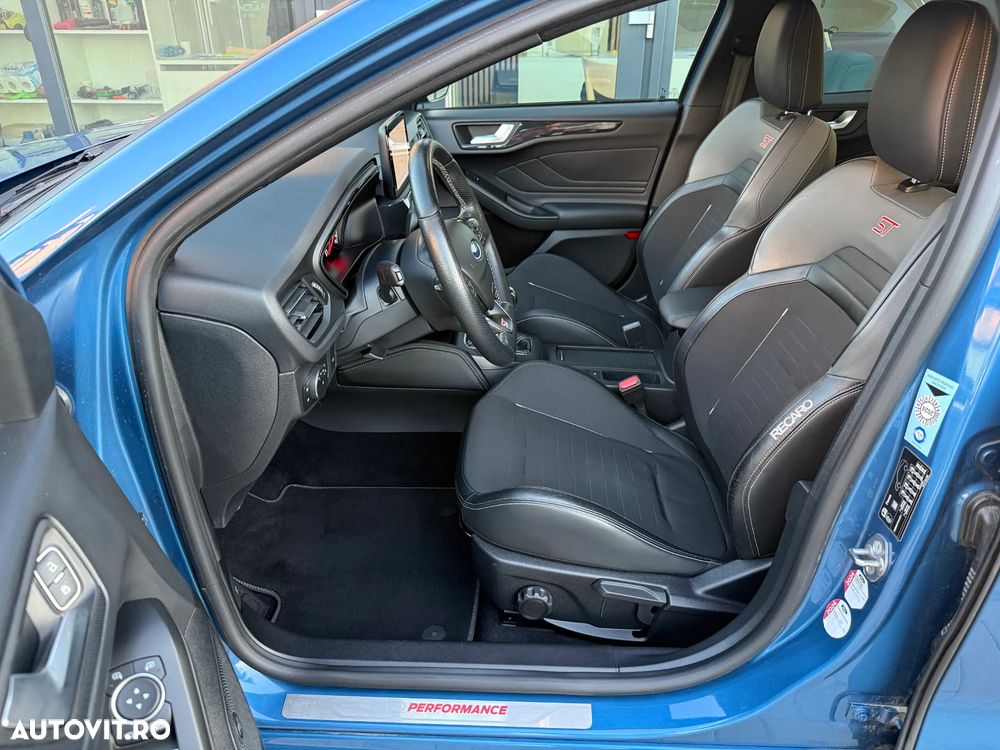 Ford Focus 2.0 EcoBlue S&S ST - 11